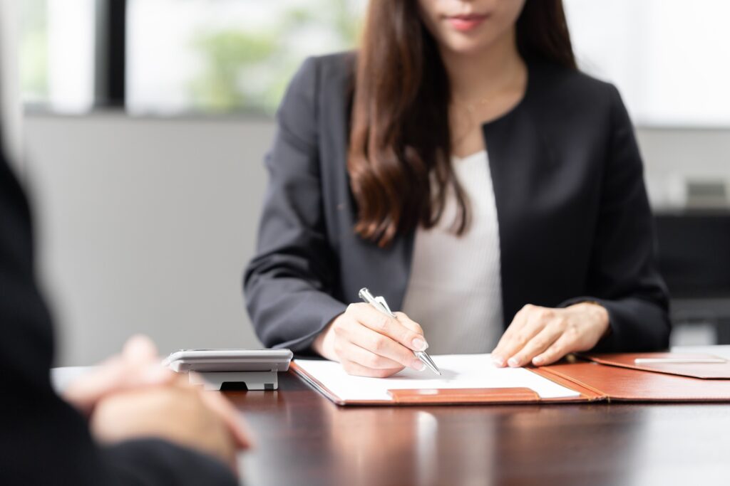 A Japanese Female Tax Accountant Who Takes Tax Advice And Does T - Cesanto Assessoria Empresarial | Escritório de Contabilidade na Zona Sul - SP